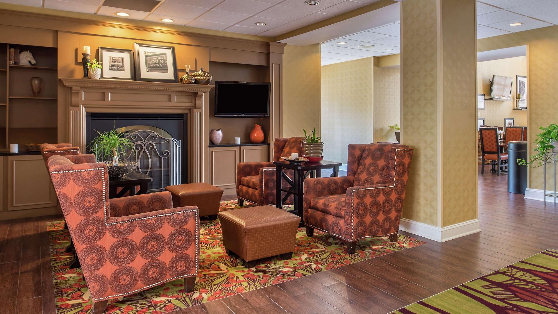 Hotel Hampton & Arrowood Rd 3*