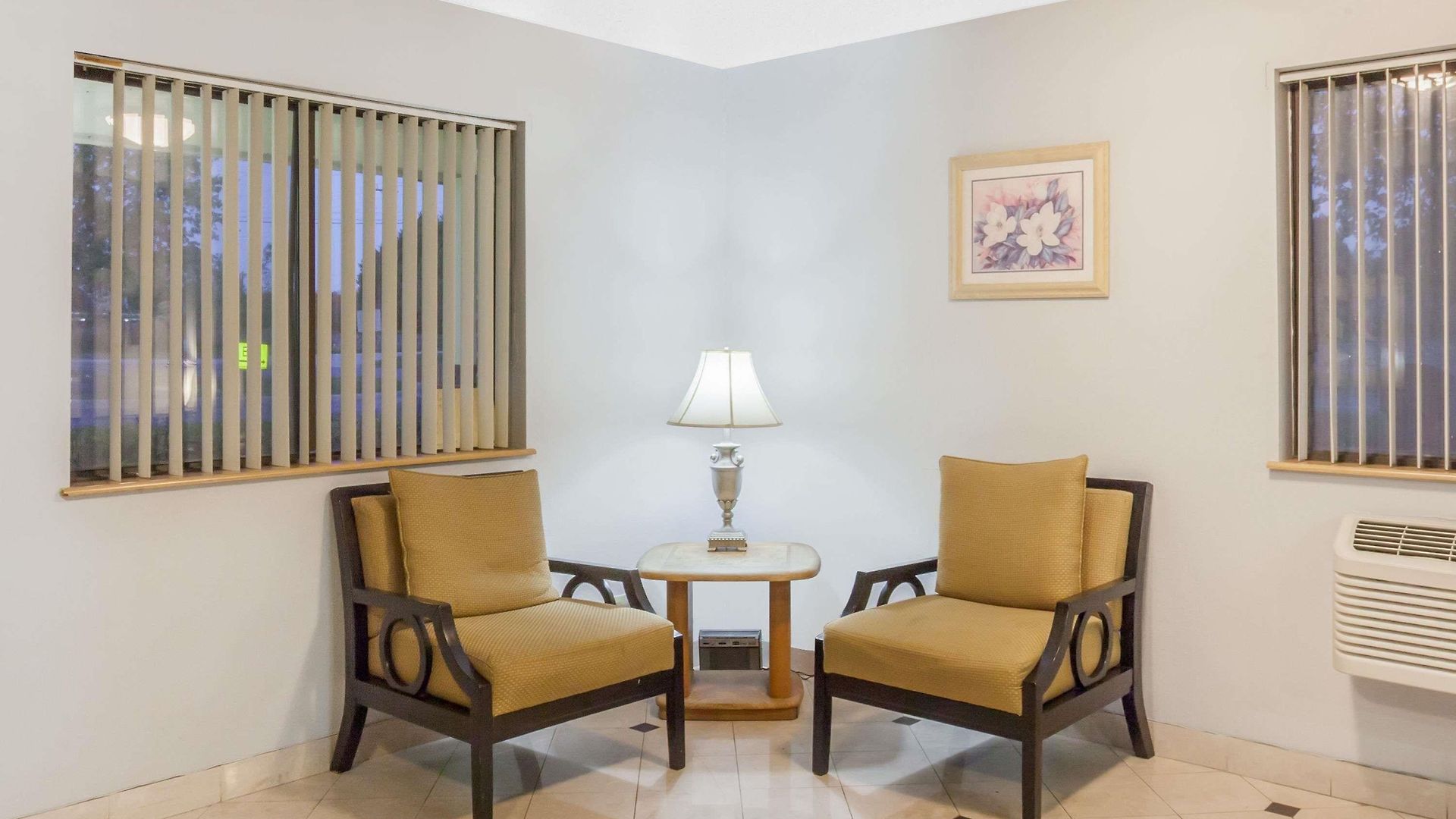 Super 8 By Wyndham Charlotte/amusement Park Area Hotel *