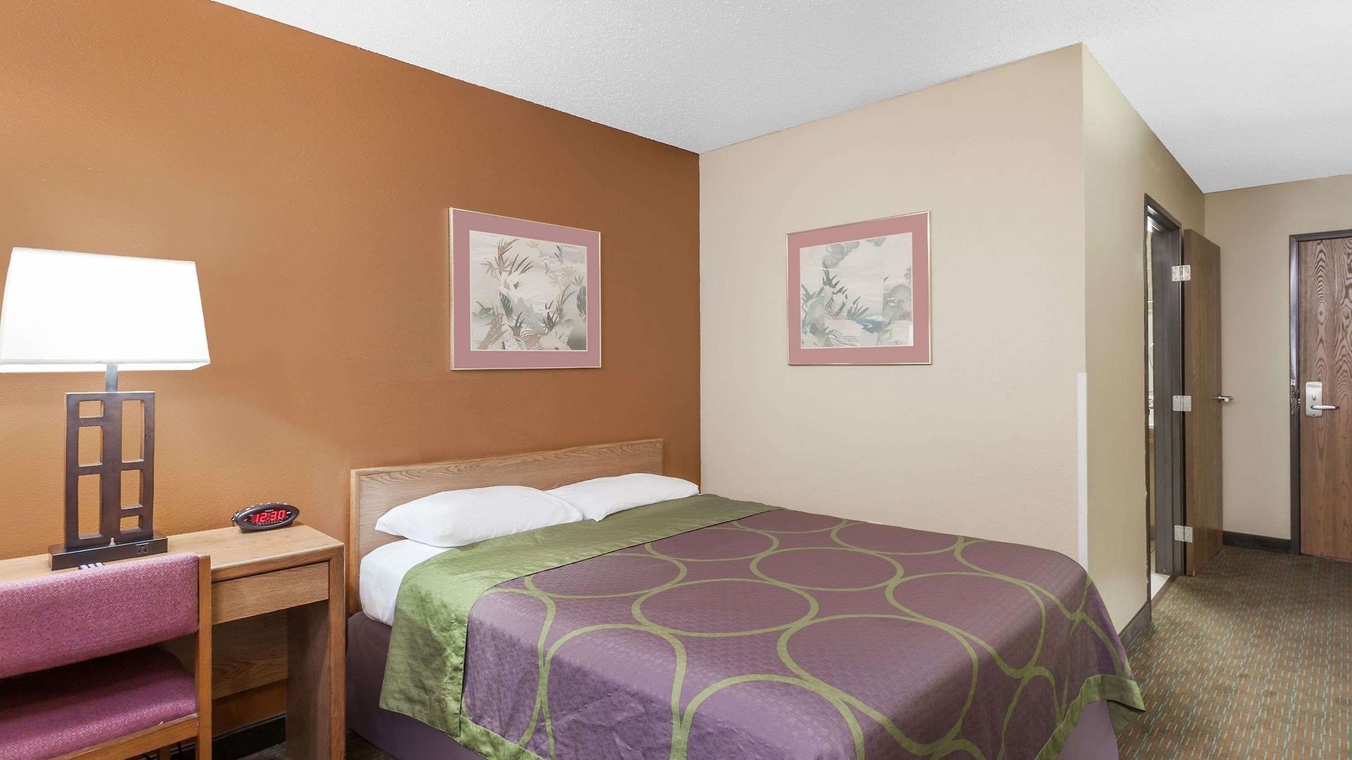 Super 8 By Wyndham Charlotte/amusement Park Area Charlotte