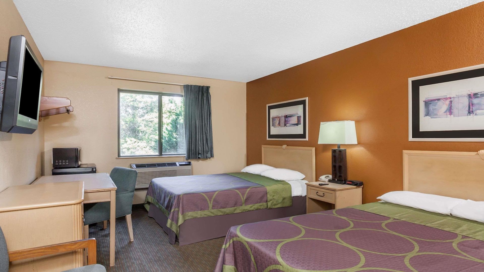 Super 8 By Wyndham Charlotte/amusement Park Area *