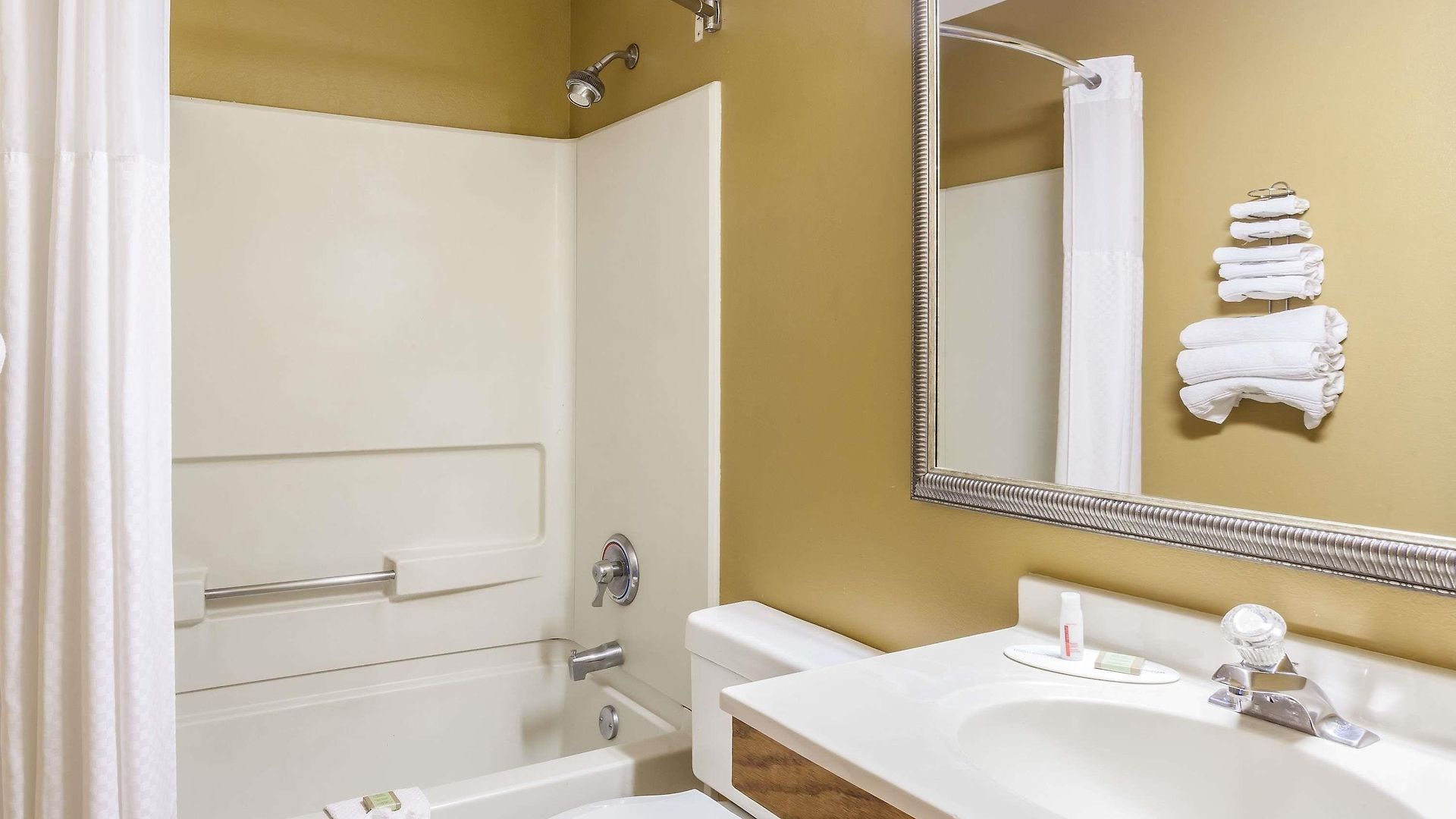 Super 8 By Wyndham Charlotte/amusement Park Area * Charlotte