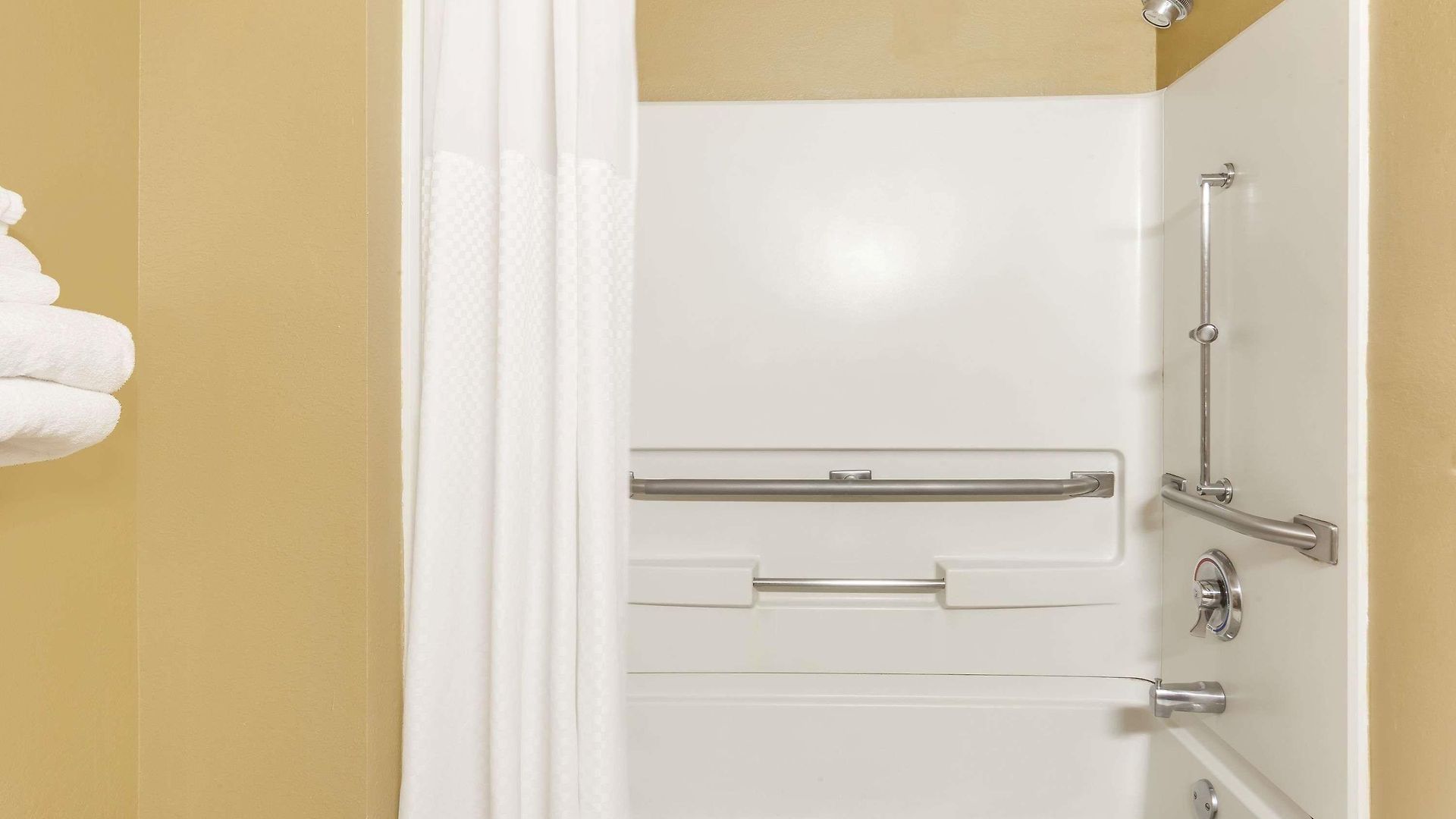 Super 8 By Wyndham Charlotte/amusement Park Area Hotel