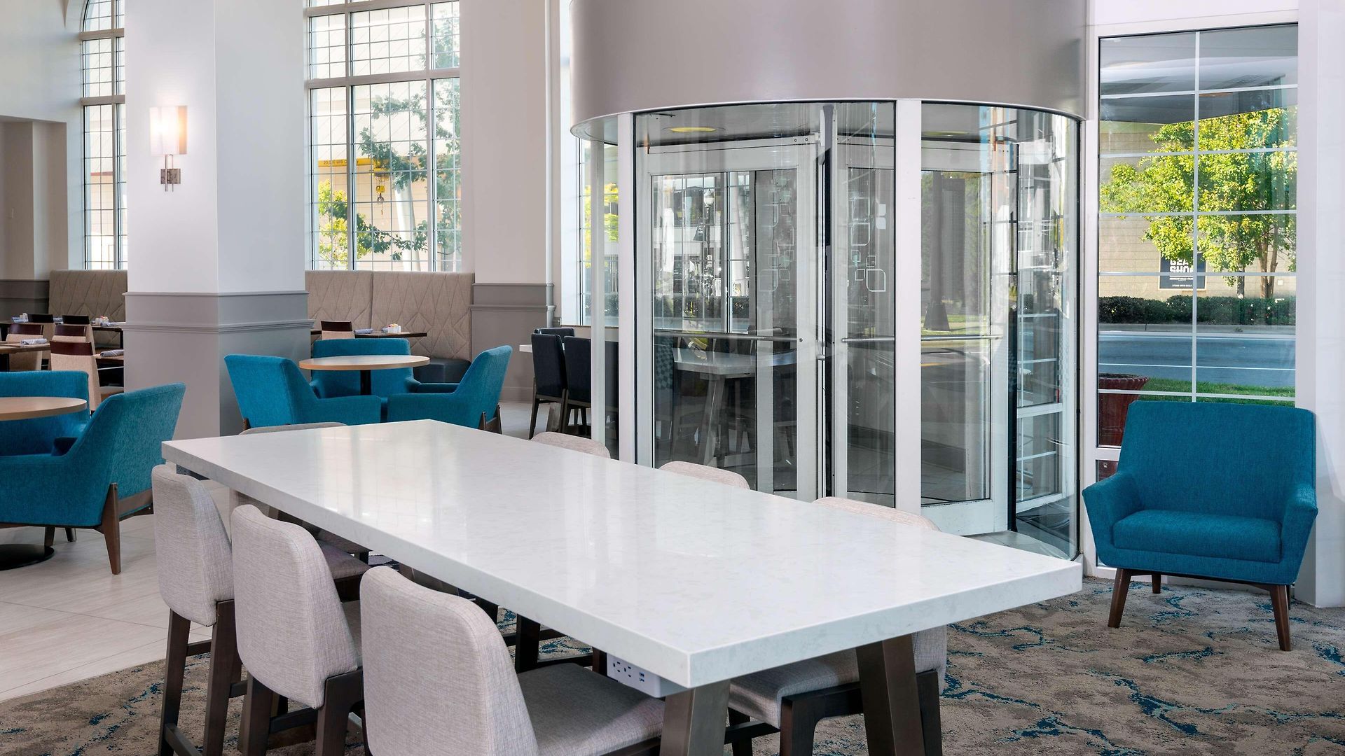 Hilton Garden Uptown Hotel 3*