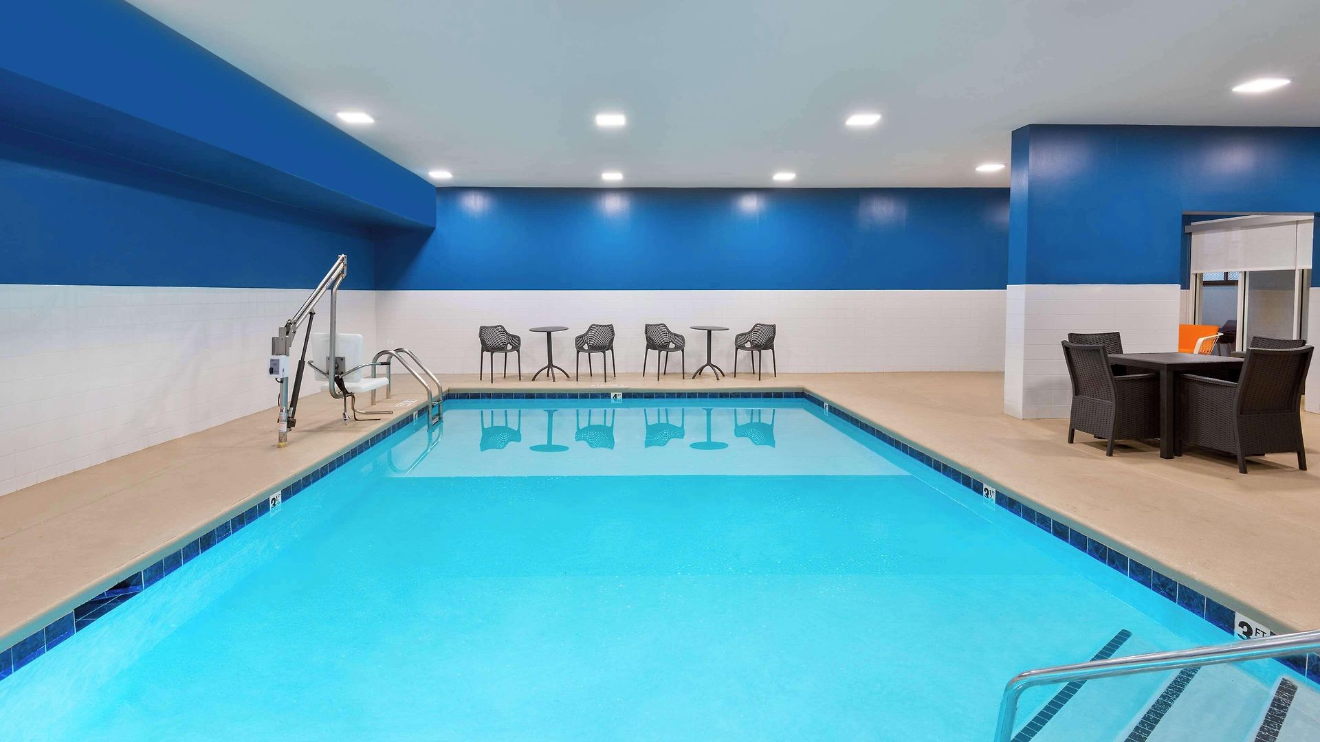 Hampton Uptown 3*