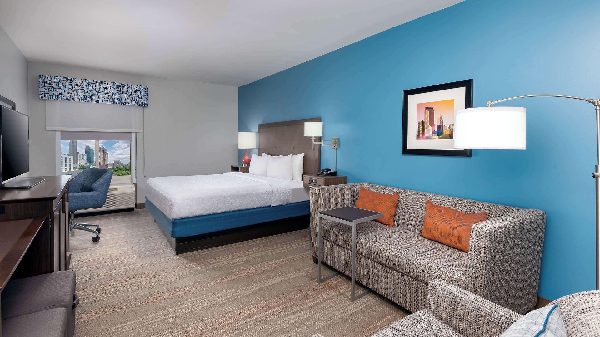Hampton Uptown 3*
