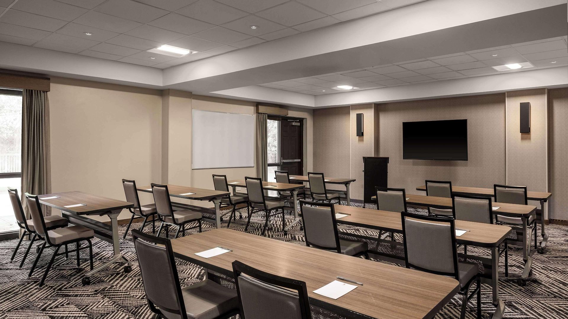 Hyatt Place Airport/lake Pointe 3*