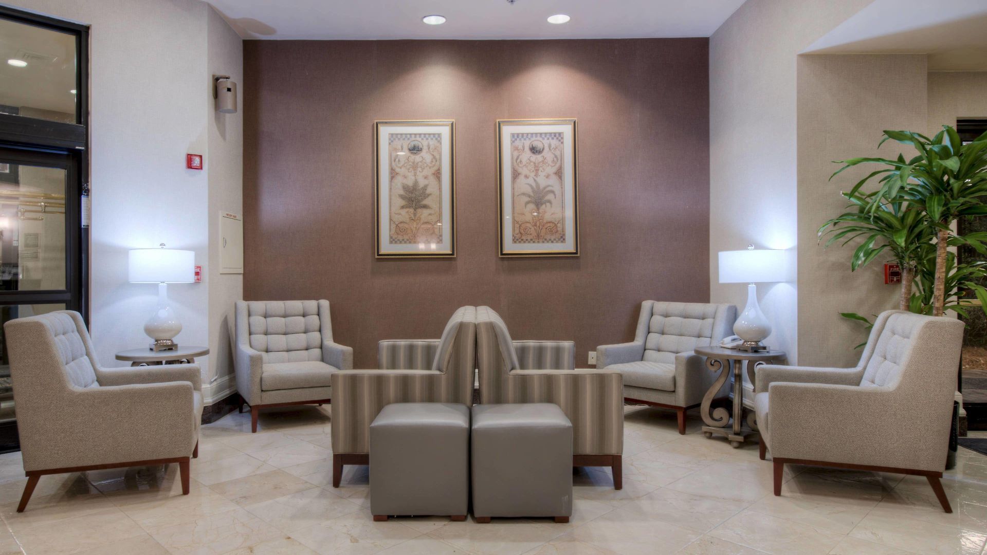 Uptown Hotel 3*
