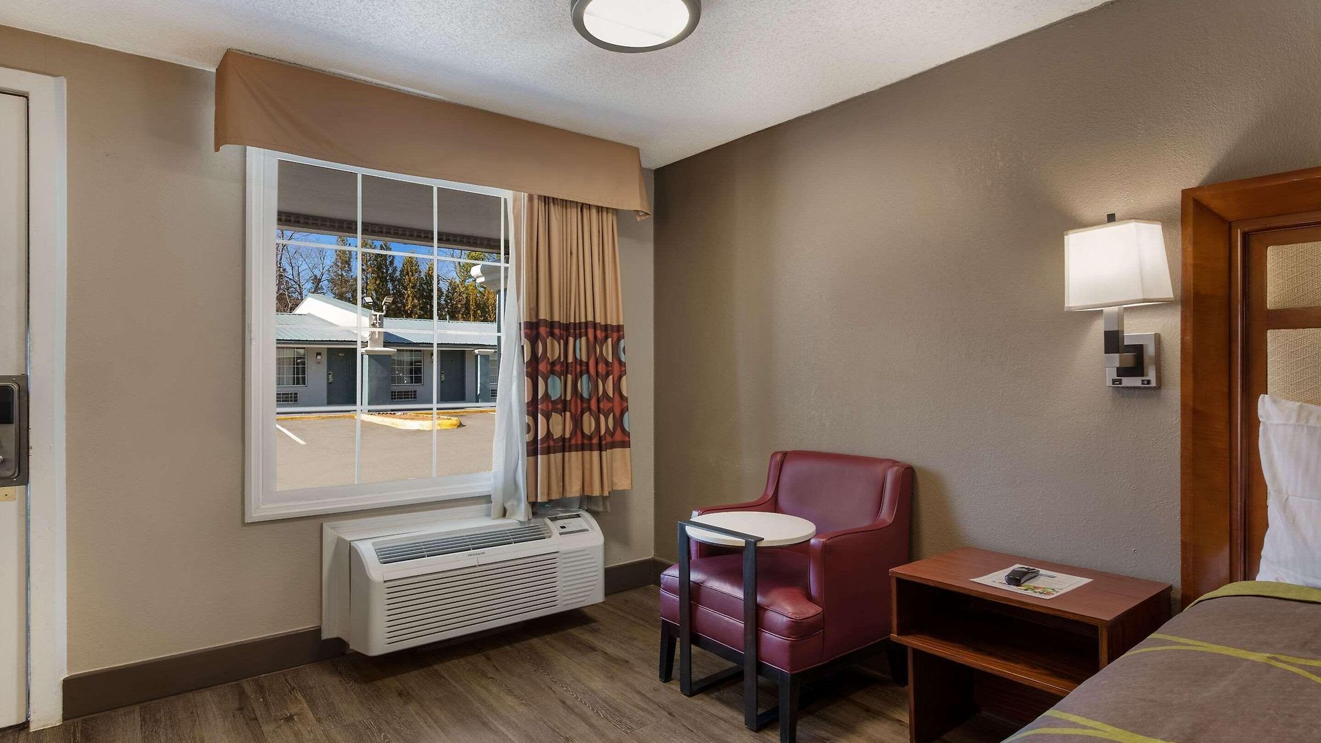 Rodeway Airport Area Inn