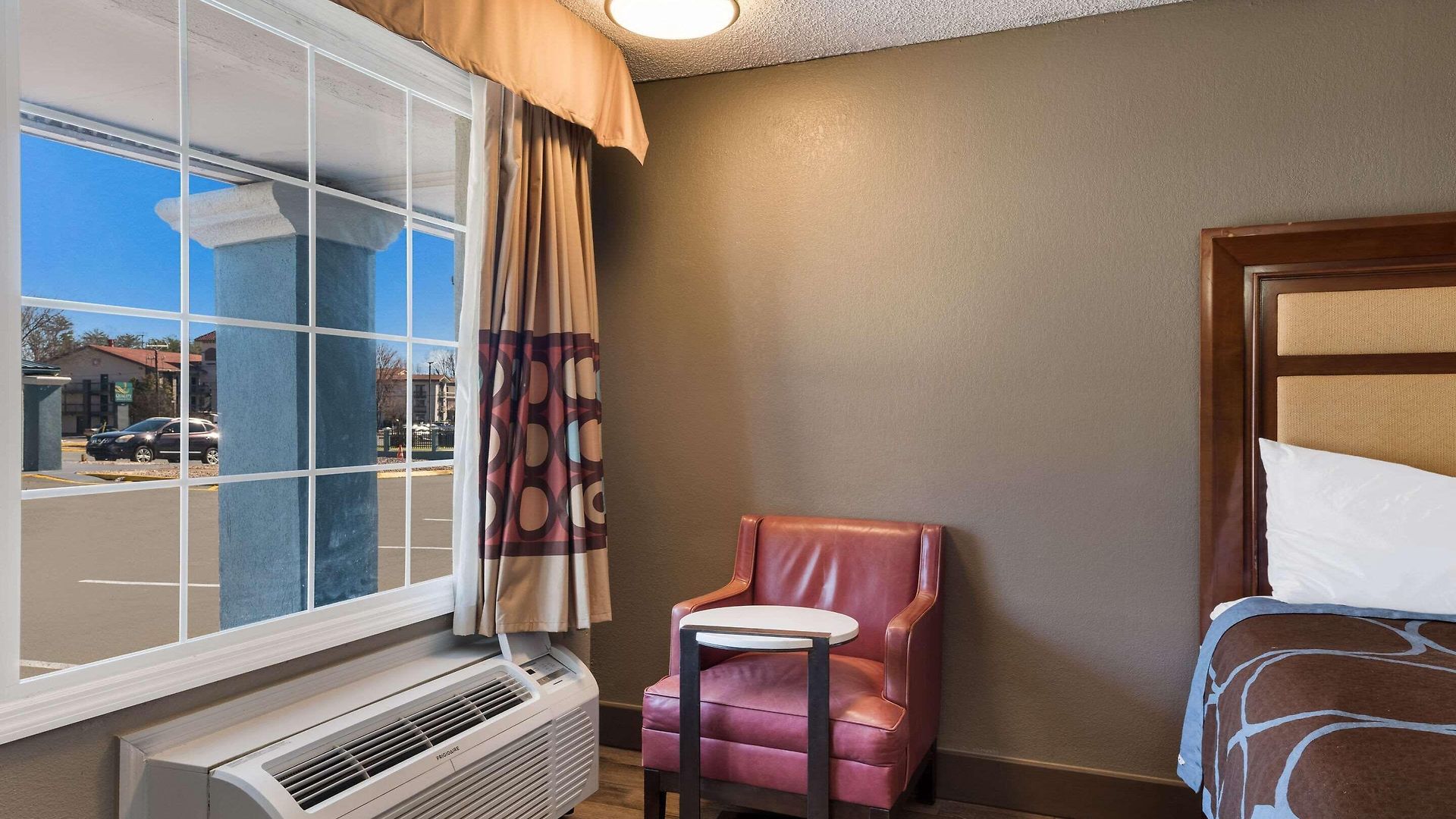Rodeway Airport Area Inn