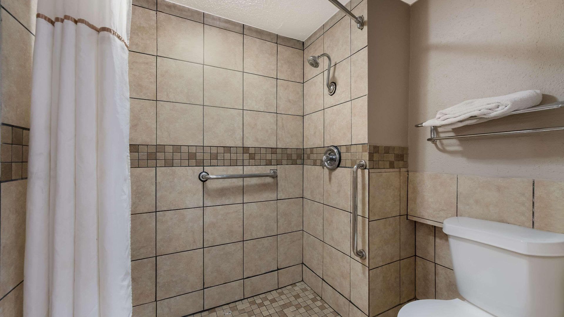 Rodeway Airport Area Inn 4*