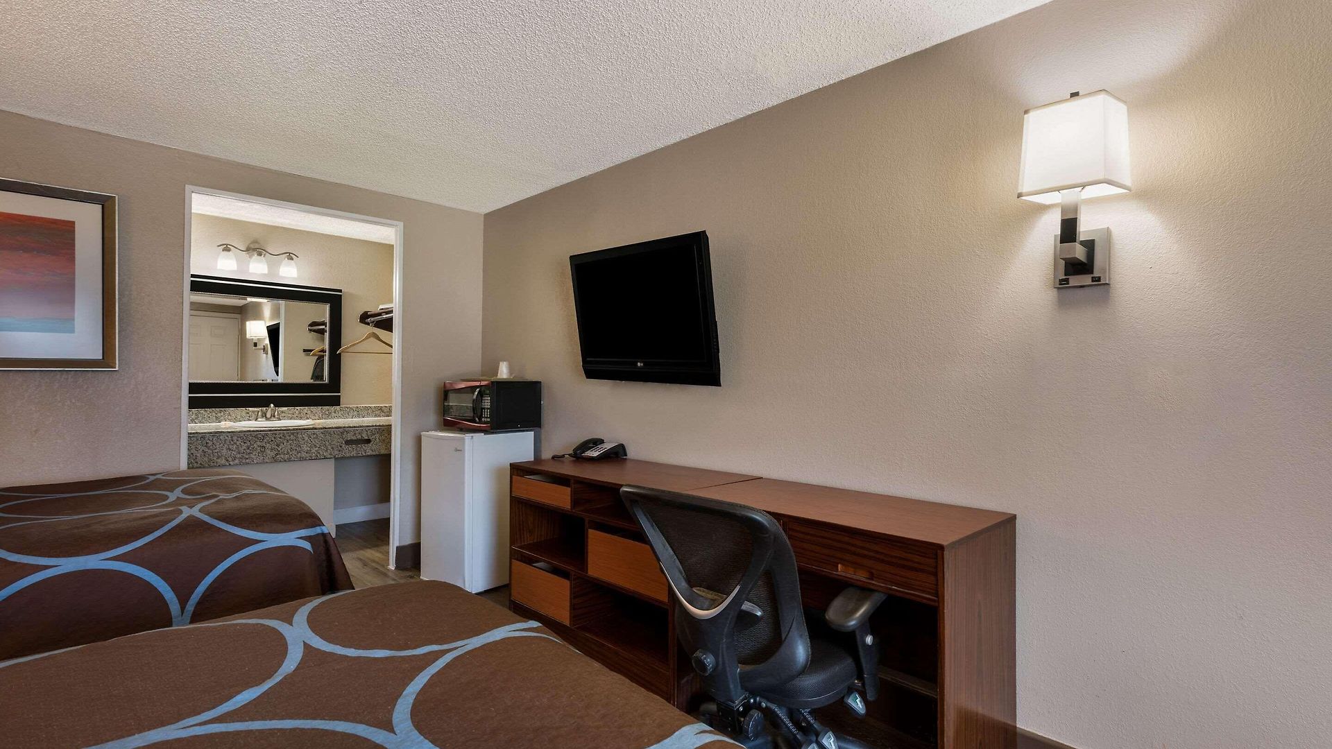 Rodeway Airport Area Inn