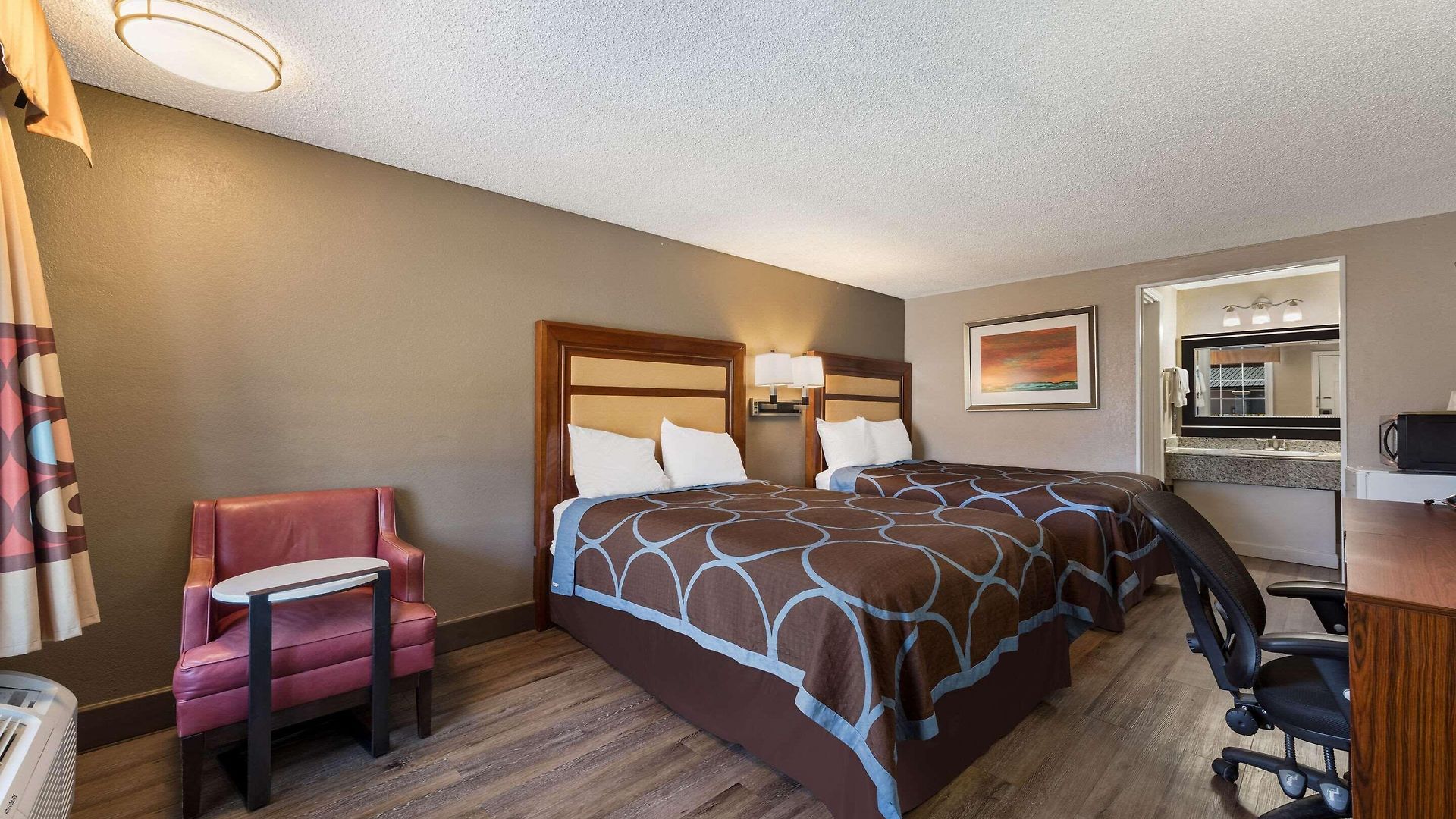 Rodeway Airport Area Inn