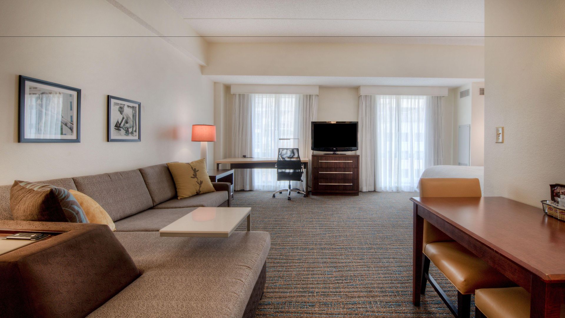 Uptown Hotel 3*