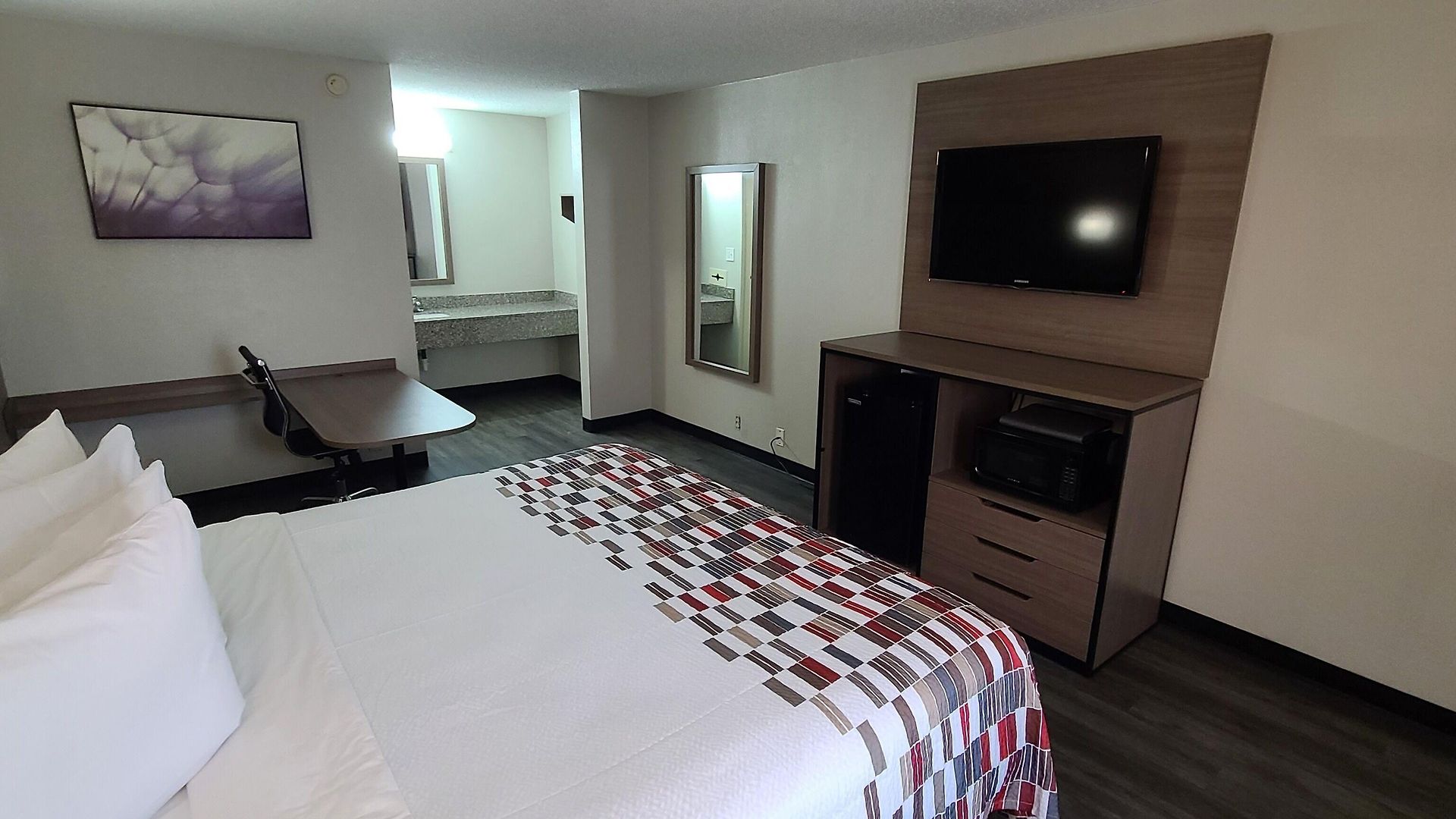 Red Roof - Airport Motel 2*