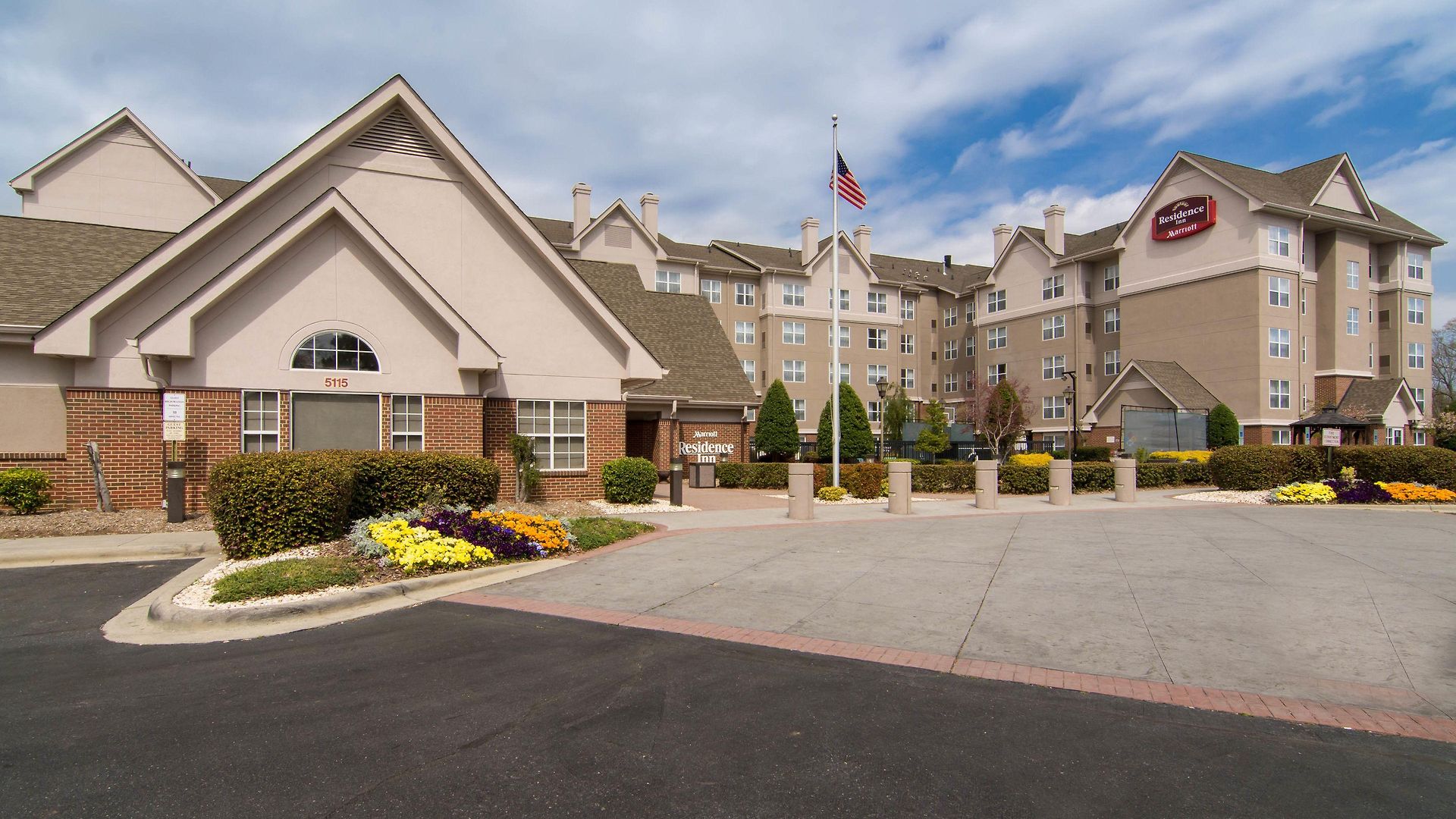 By Marriott Piper Glen Hotel 3*