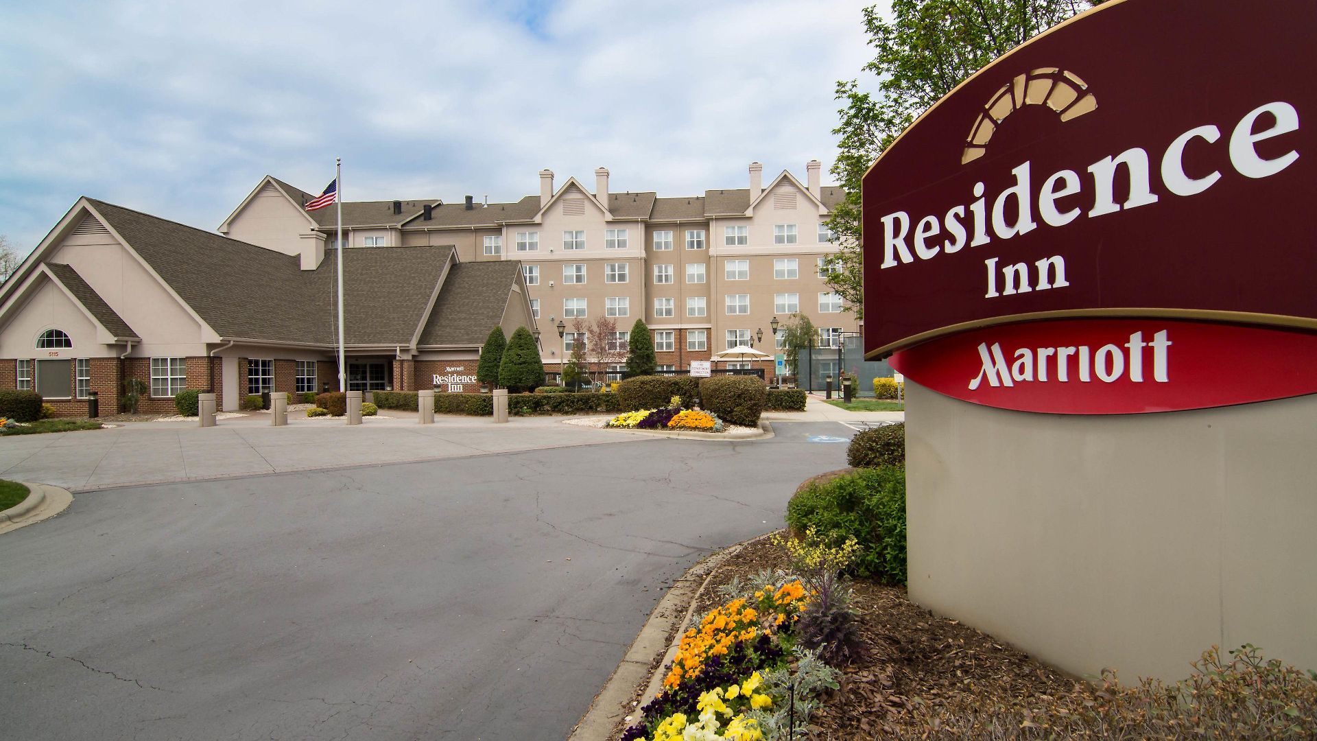 By Marriott Piper Glen Hotel