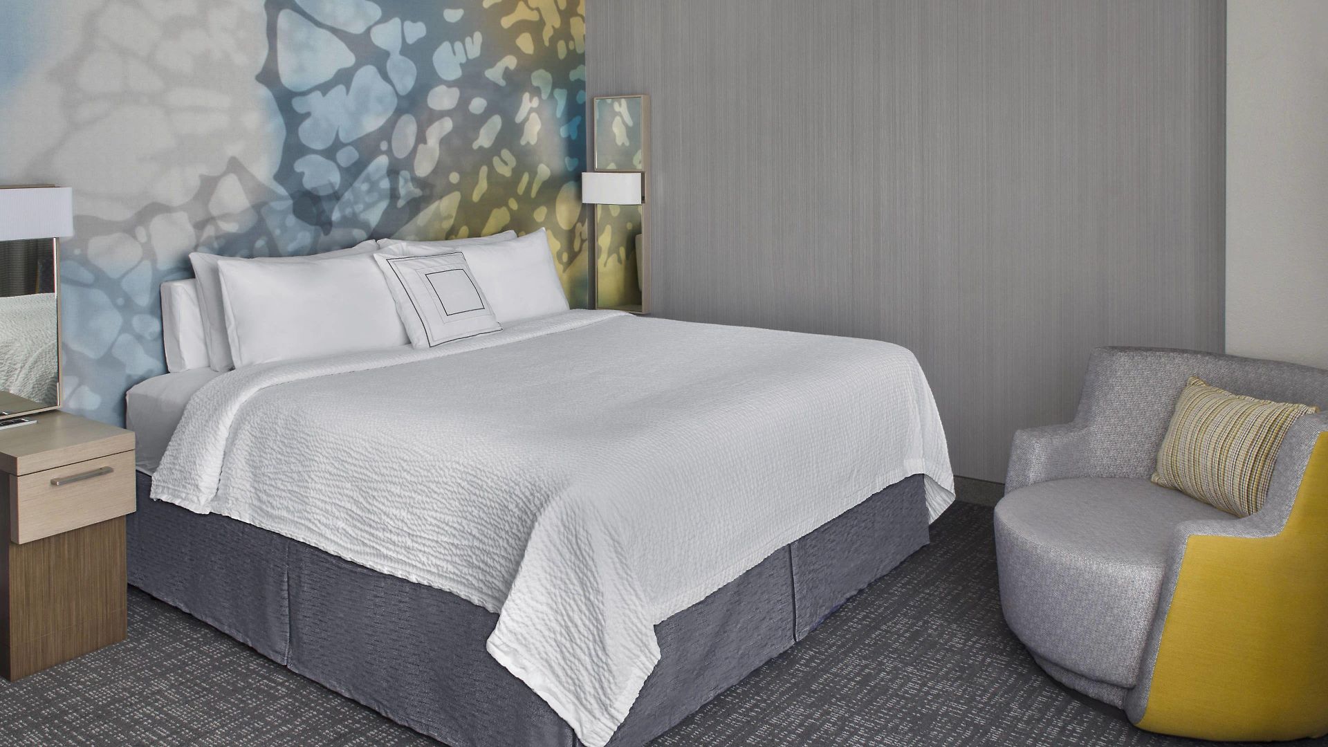 Courtyard Center 3*