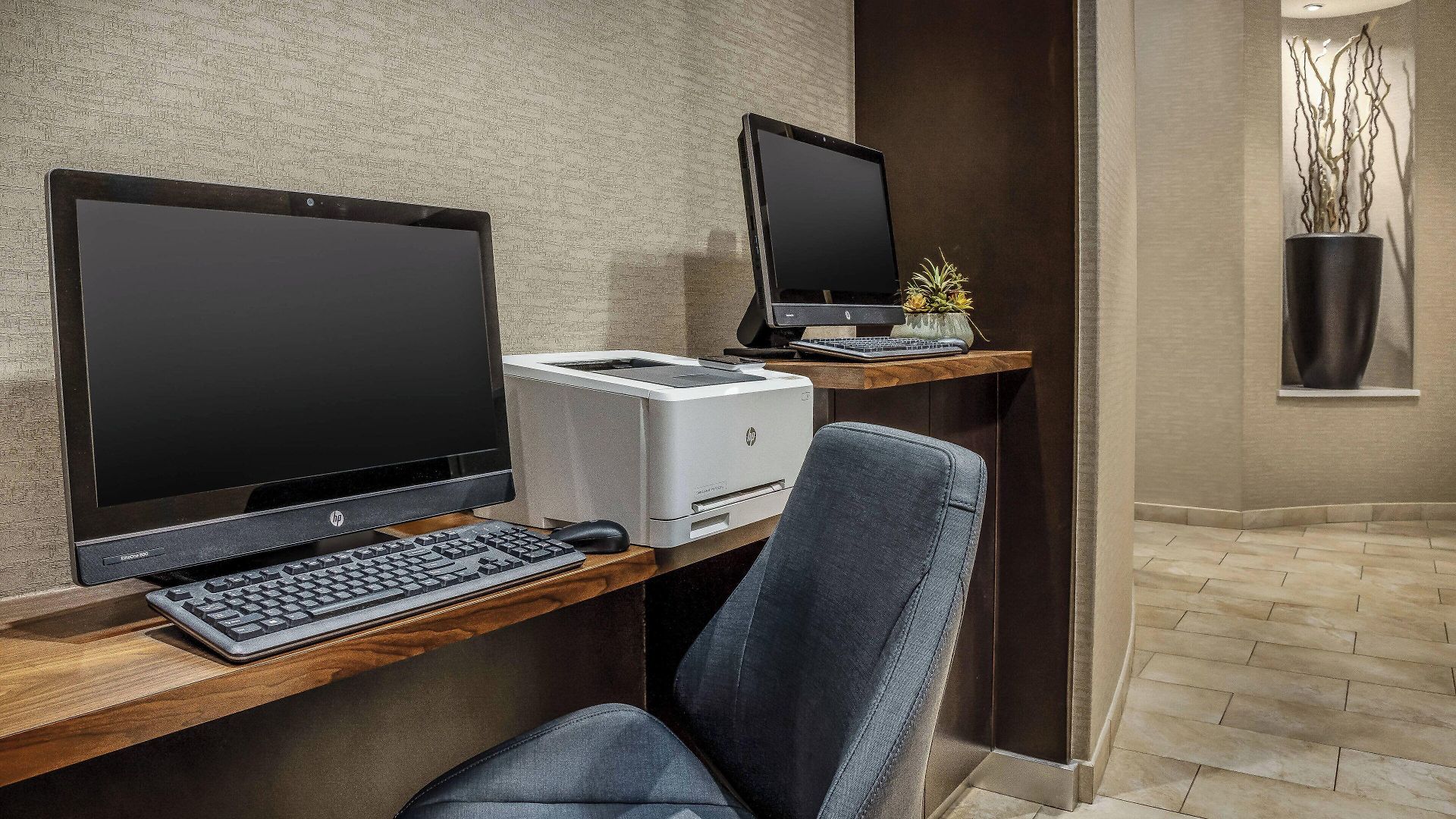 Courtyard Center Hotel