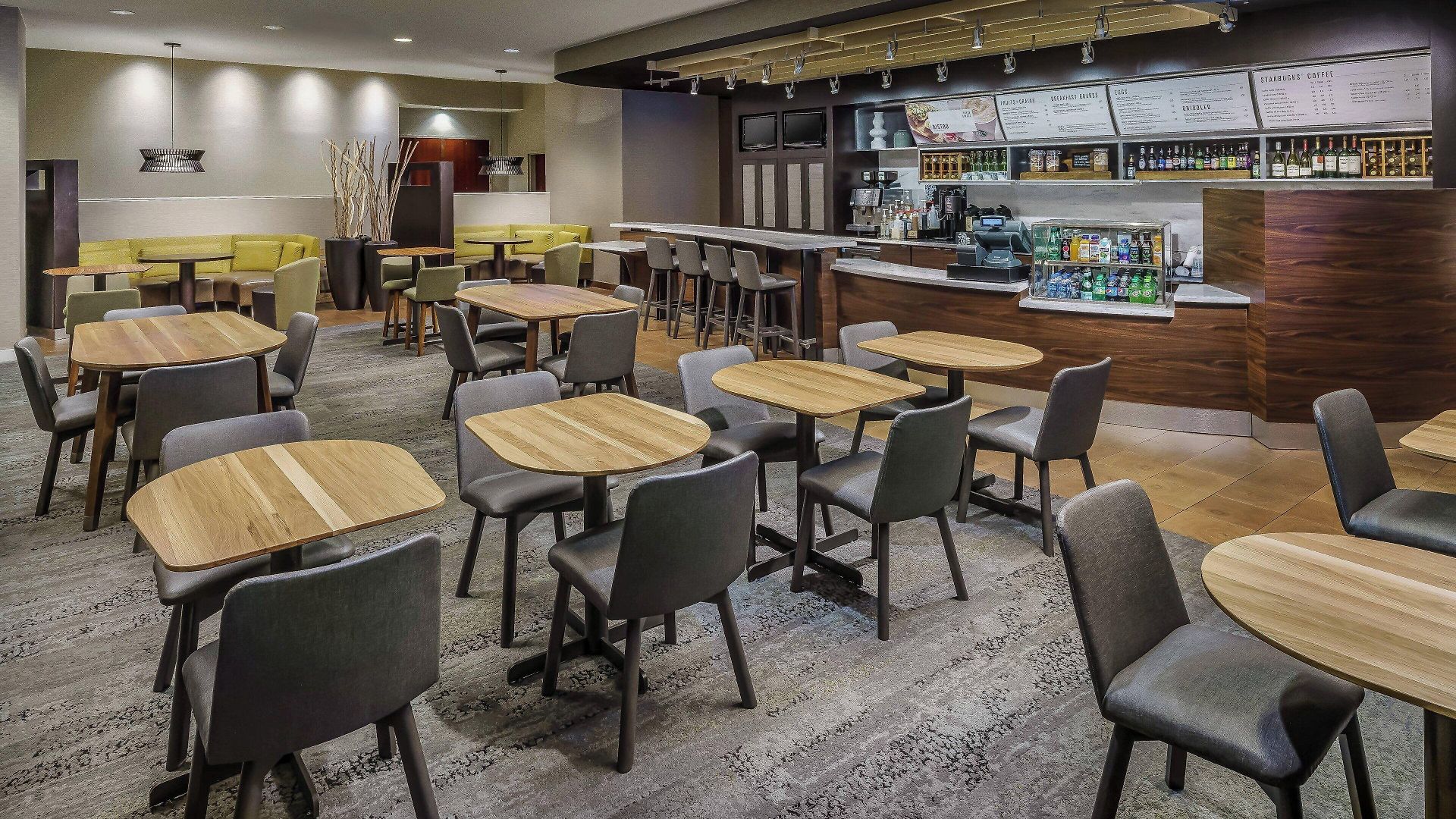 Courtyard Center Hotel 3*