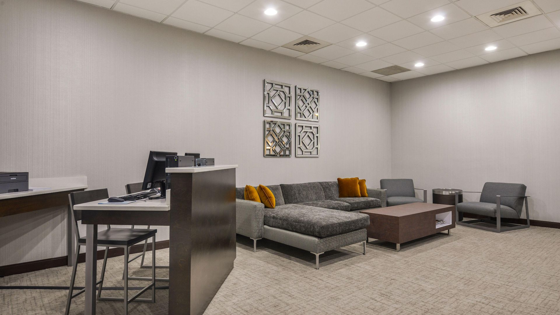 Wingate By Wyndham Airport Hotel 3*