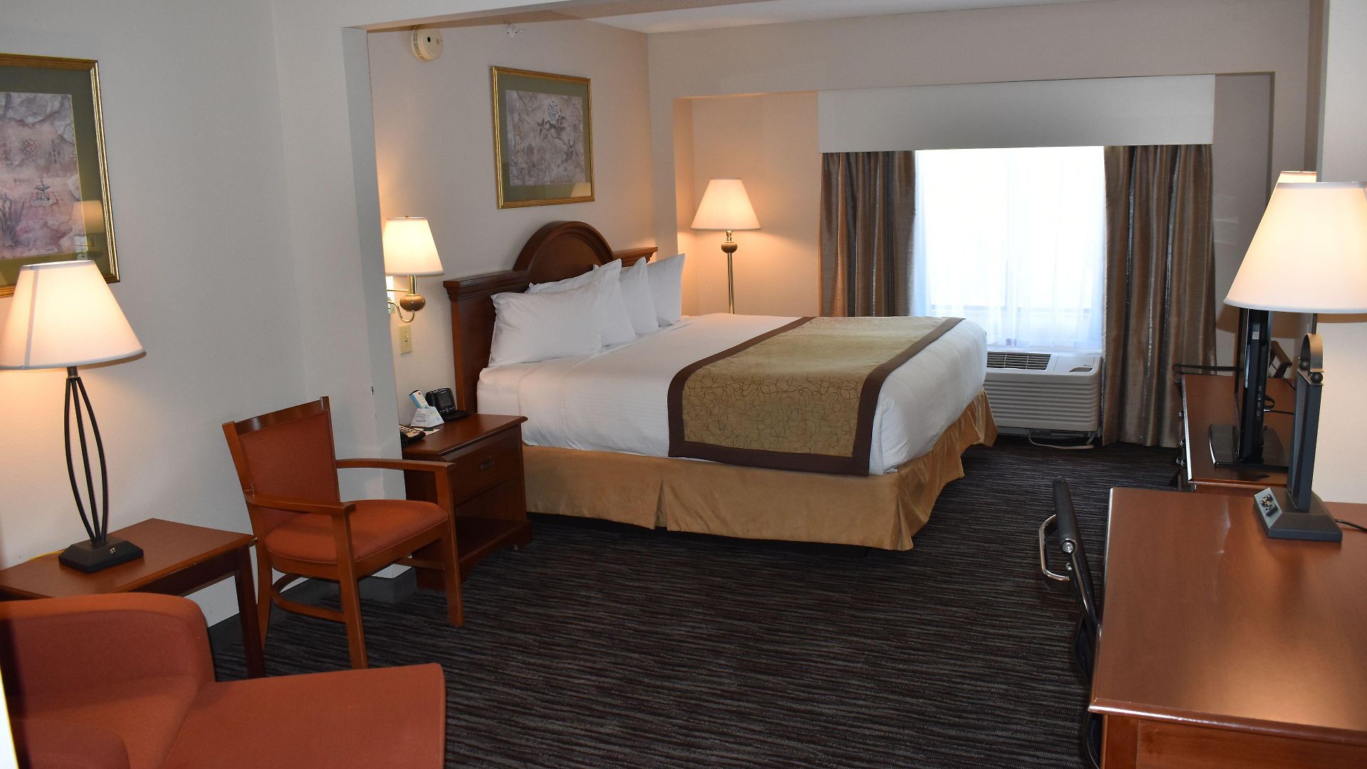 Wingate By Wyndham Airport Hotel