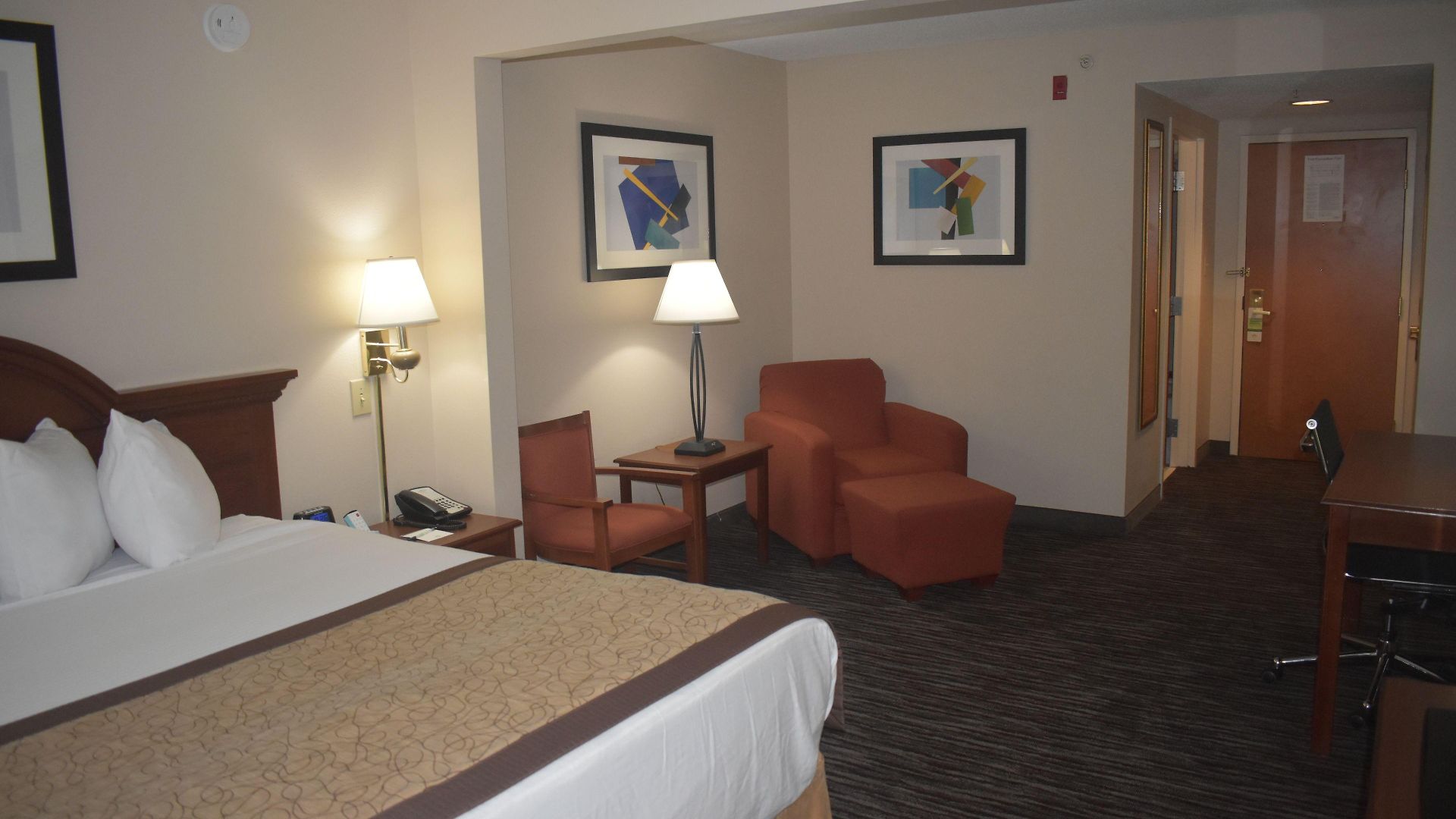 Wingate By Wyndham Airport 3*