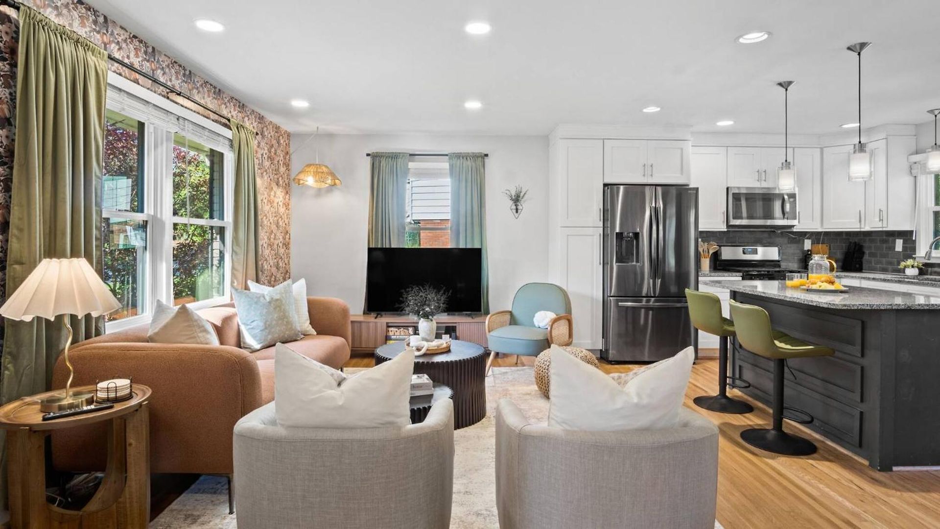 4bd Cozy Getaway | Eclectic, Central, Near Airport *