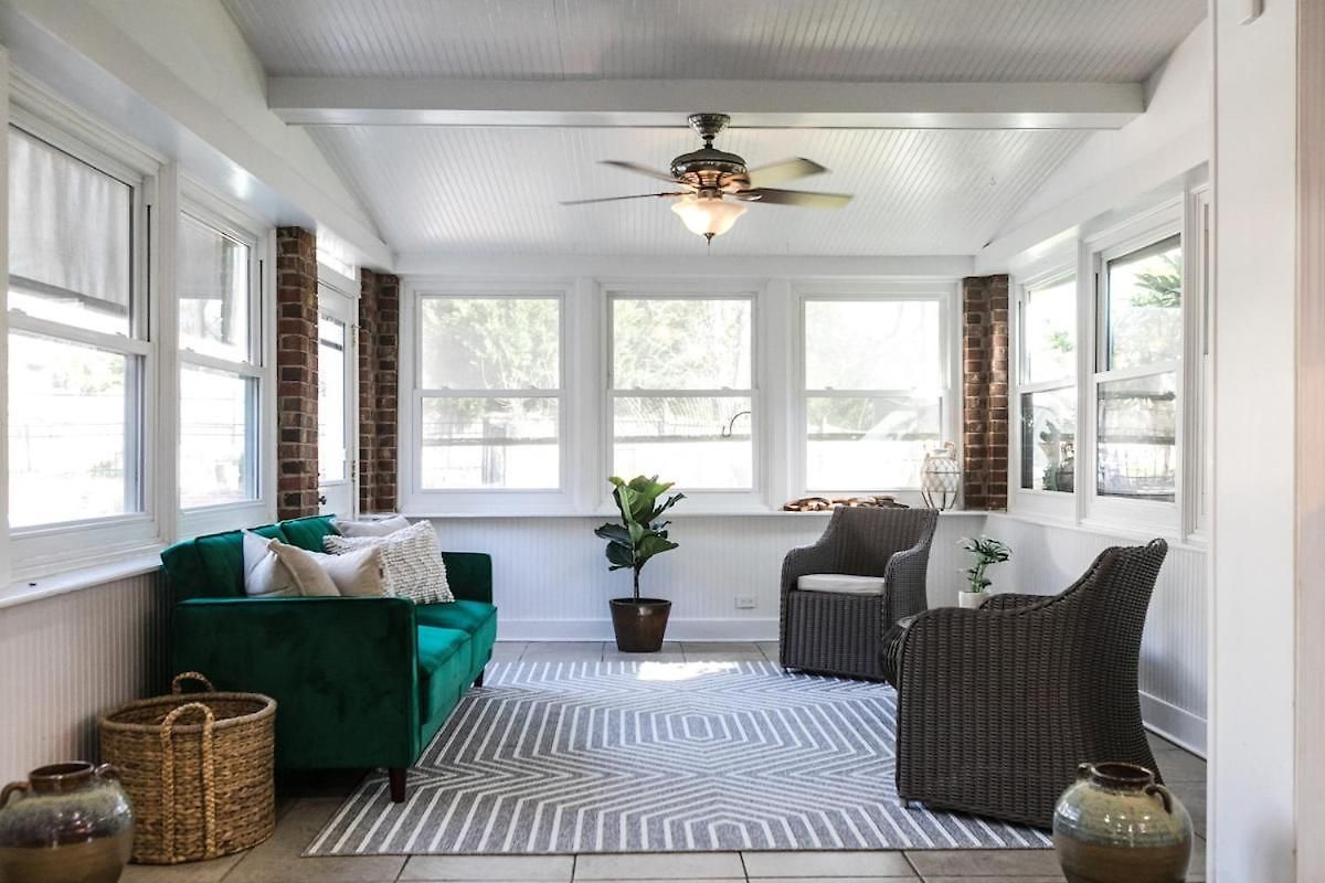 Cozy With Pool Chefs Kitchen In Prime Area