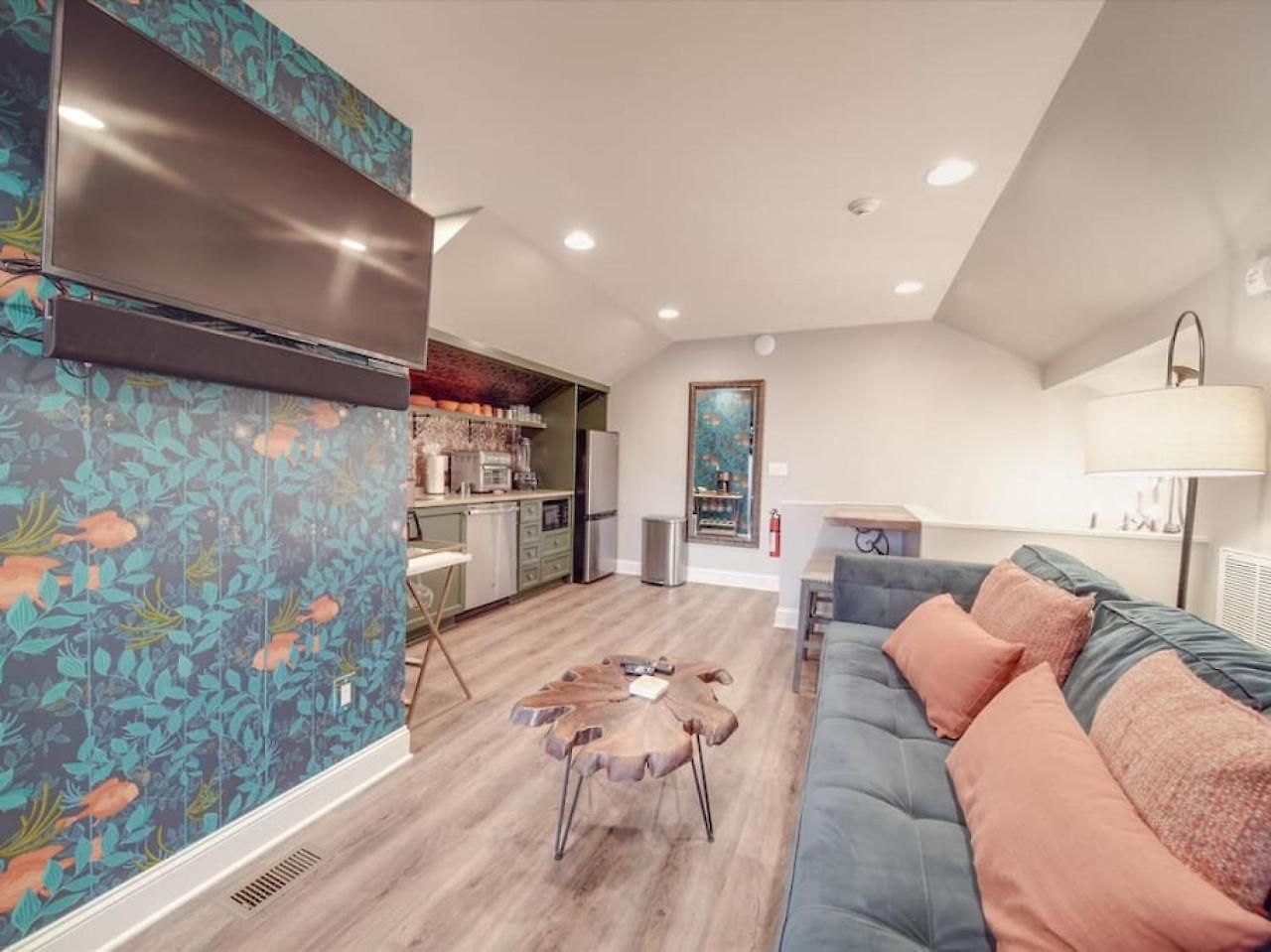 Under The Sea -eclectic Aquarium Holiday home
