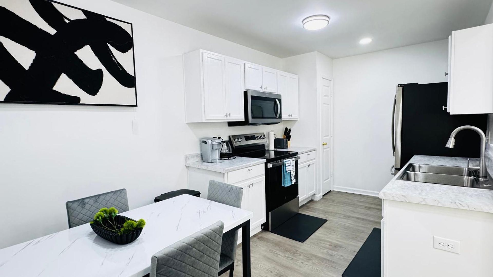 Cozy Escape, Private In With Shared Common Spaces Homestay Charlotte