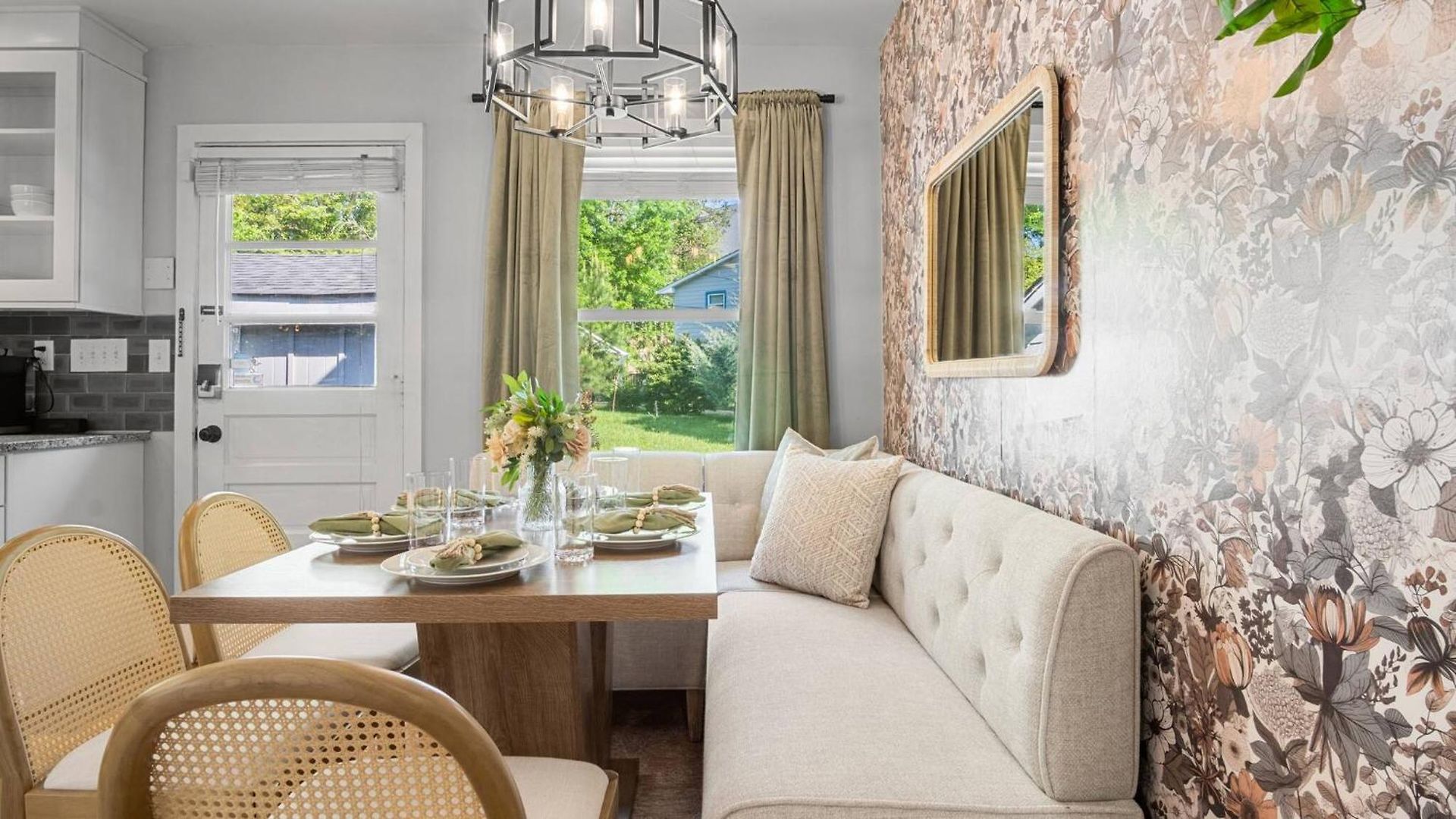 4bd Cozy Getaway | Eclectic, Central, Near Airport