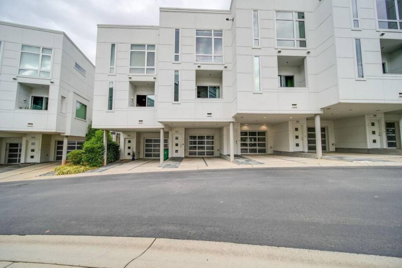 Holiday home Sophisticated 3-story In Wesley Heights *