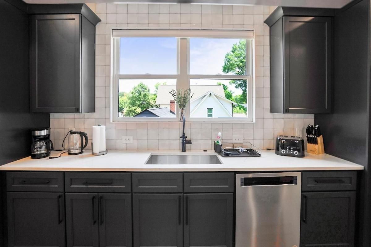 Holiday home Luxury Build - King Beds - Minutes To Uptown *