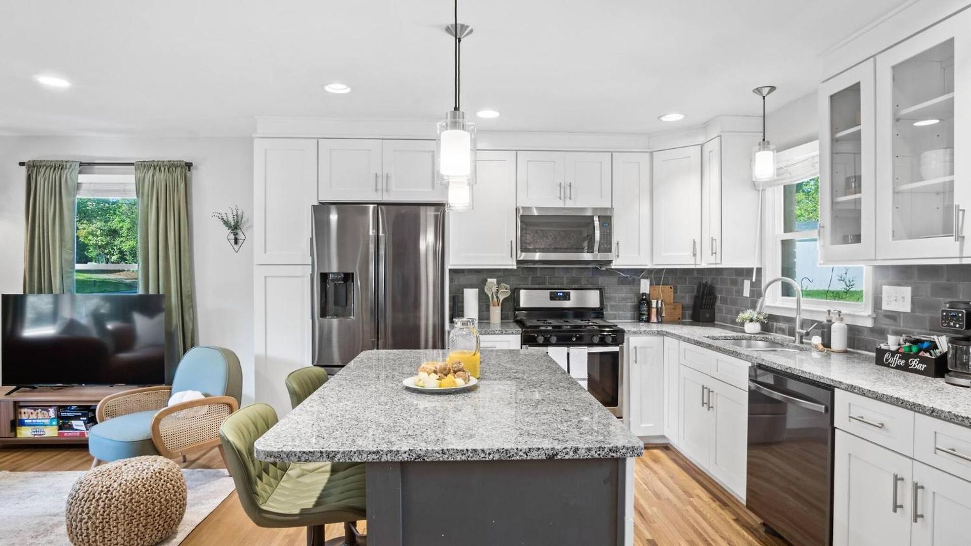 4bd Cozy Getaway | Eclectic, Central, Near Airport Holiday home