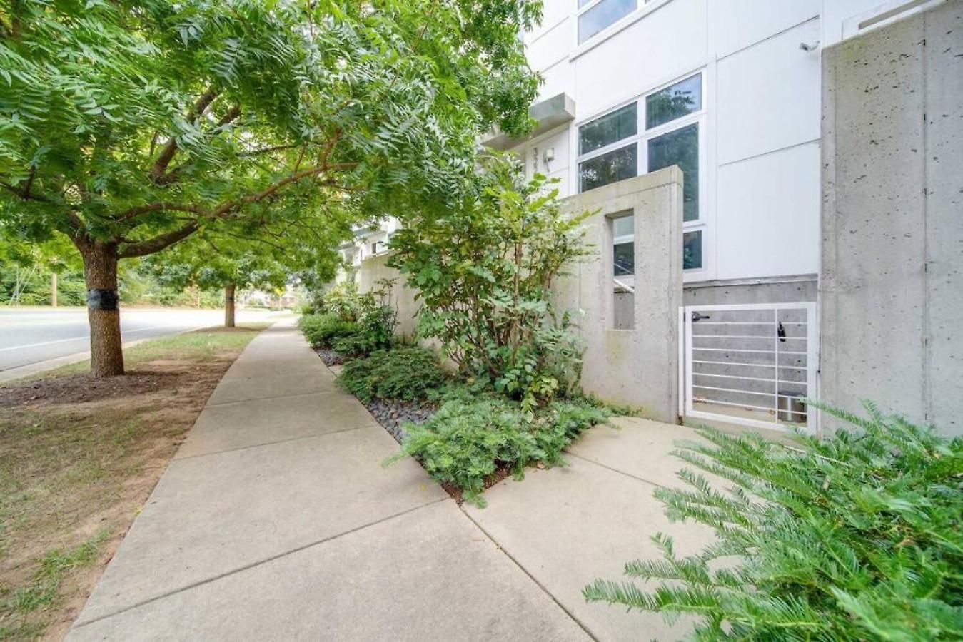 Holiday home Sophisticated 3-story In Wesley Heights *