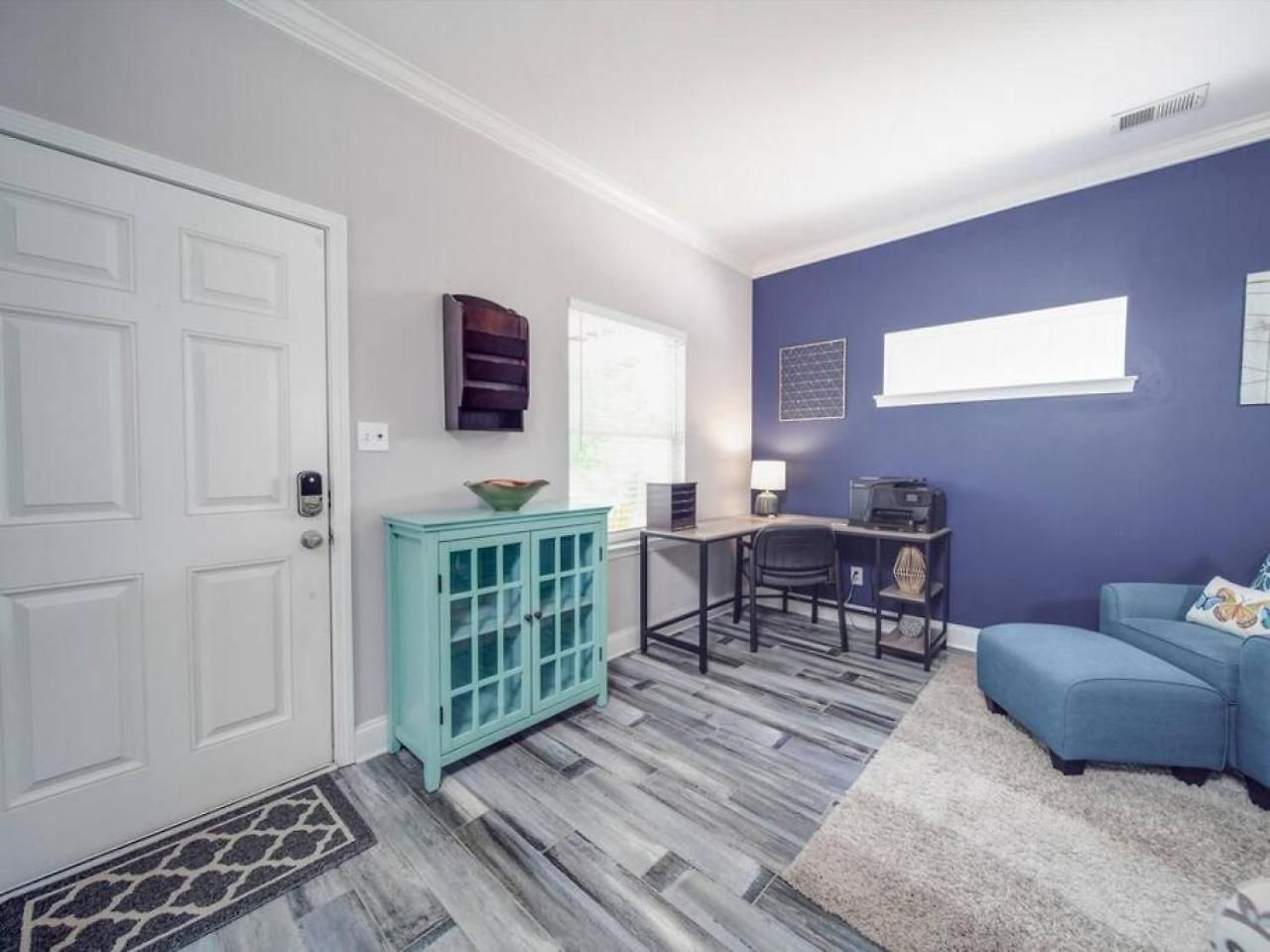 Holiday home Getaway Near Center Centrally Located In Clt *