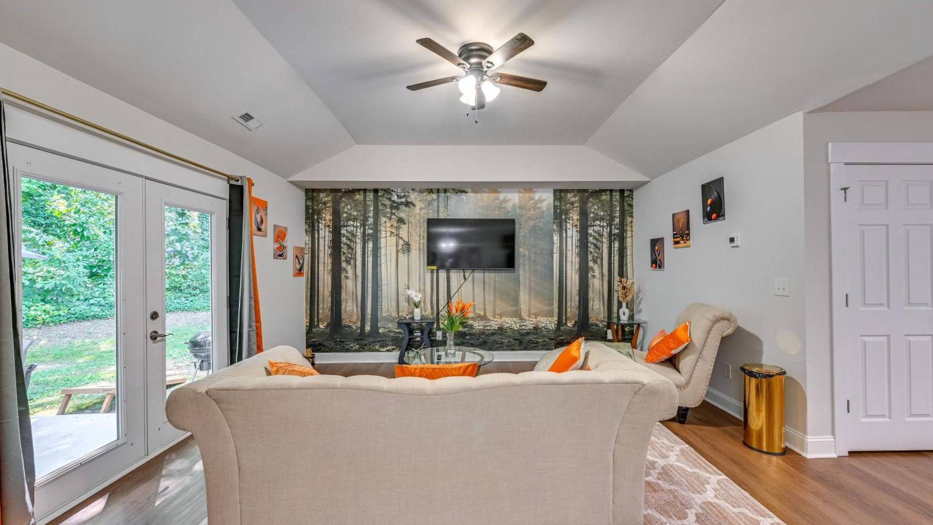 Holiday home 3bd House W/quiet Living, Access: 6mi To Dtwn