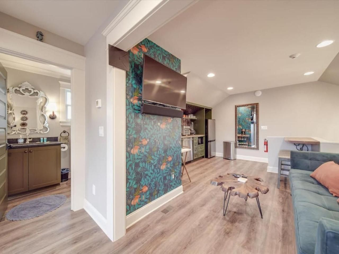 Under The Sea -eclectic Aquarium *