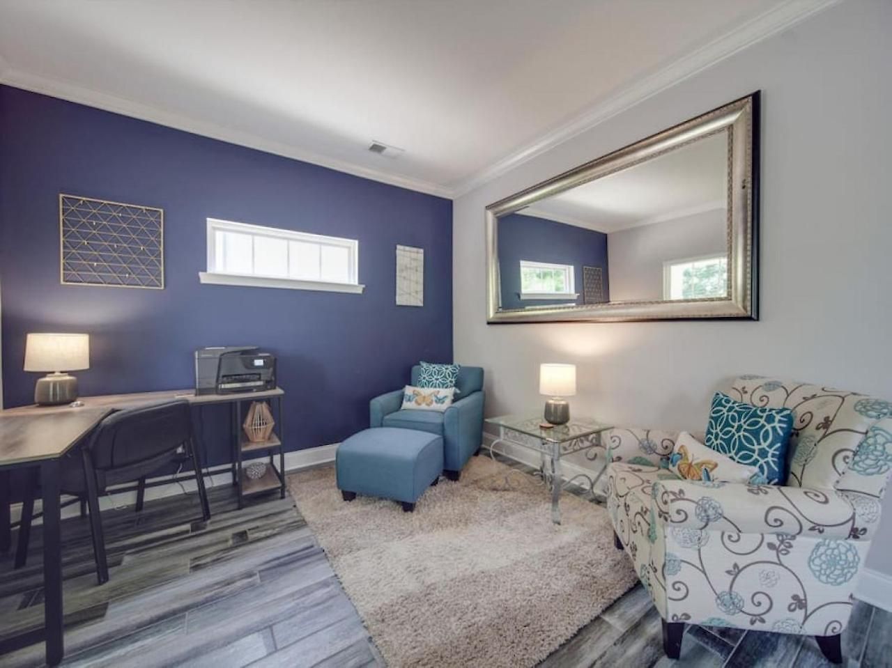 Holiday home Getaway Near Center Centrally Located In Clt *