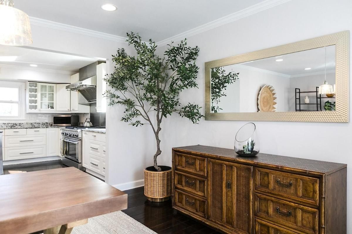 Holiday home Cozy With Pool Chefs Kitchen In Prime Area
