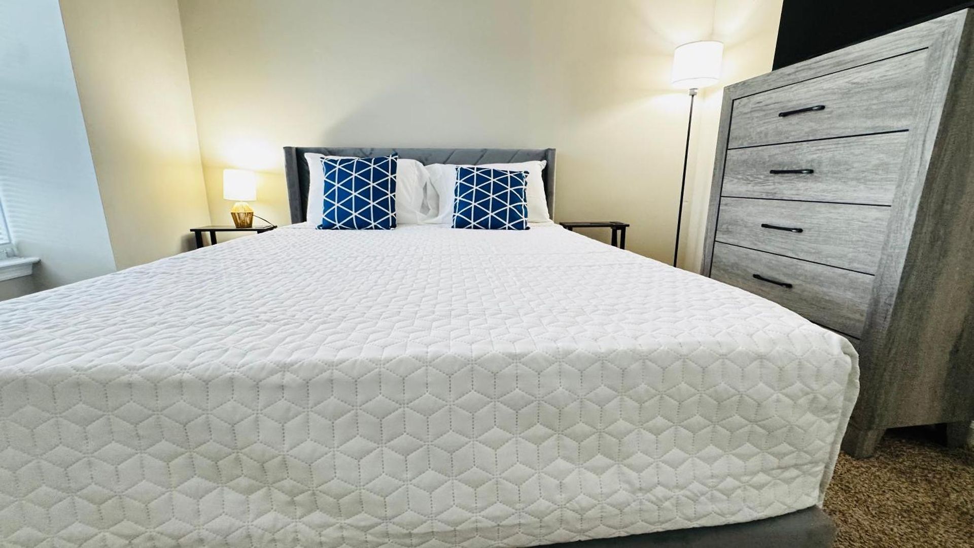 Comfort Escape, In With Shared Common Spaces Homestay Charlotte