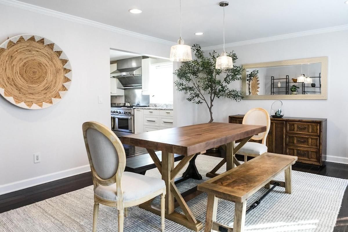 Cozy With Pool Chefs Kitchen In Prime Area Holiday home