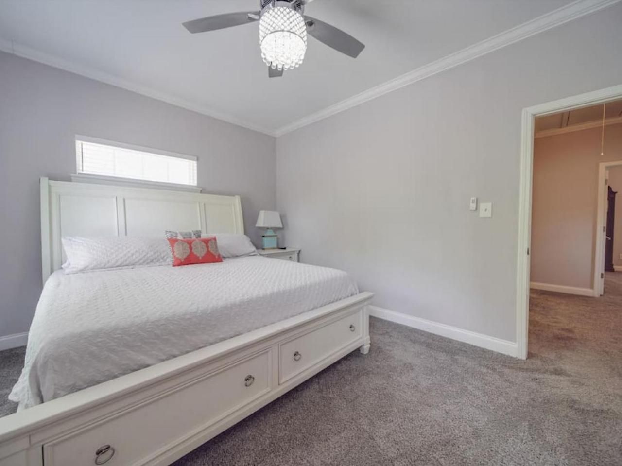 Getaway Near Center Centrally Located In Clt Holiday home *