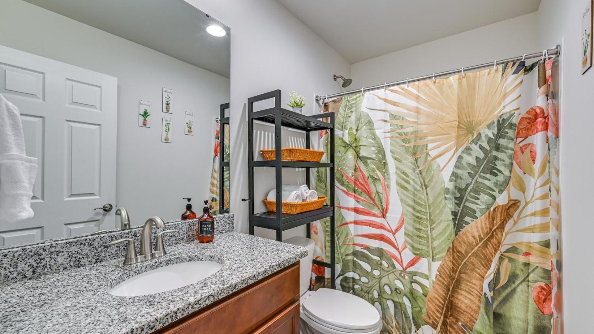 3bd House W/quiet Living, Access: 6mi To Dtwn Holiday home *