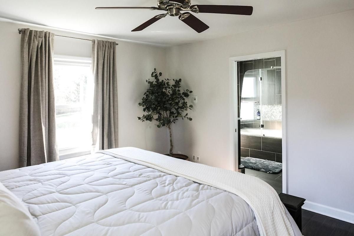 Cozy With Pool Chefs Kitchen In Prime Area *