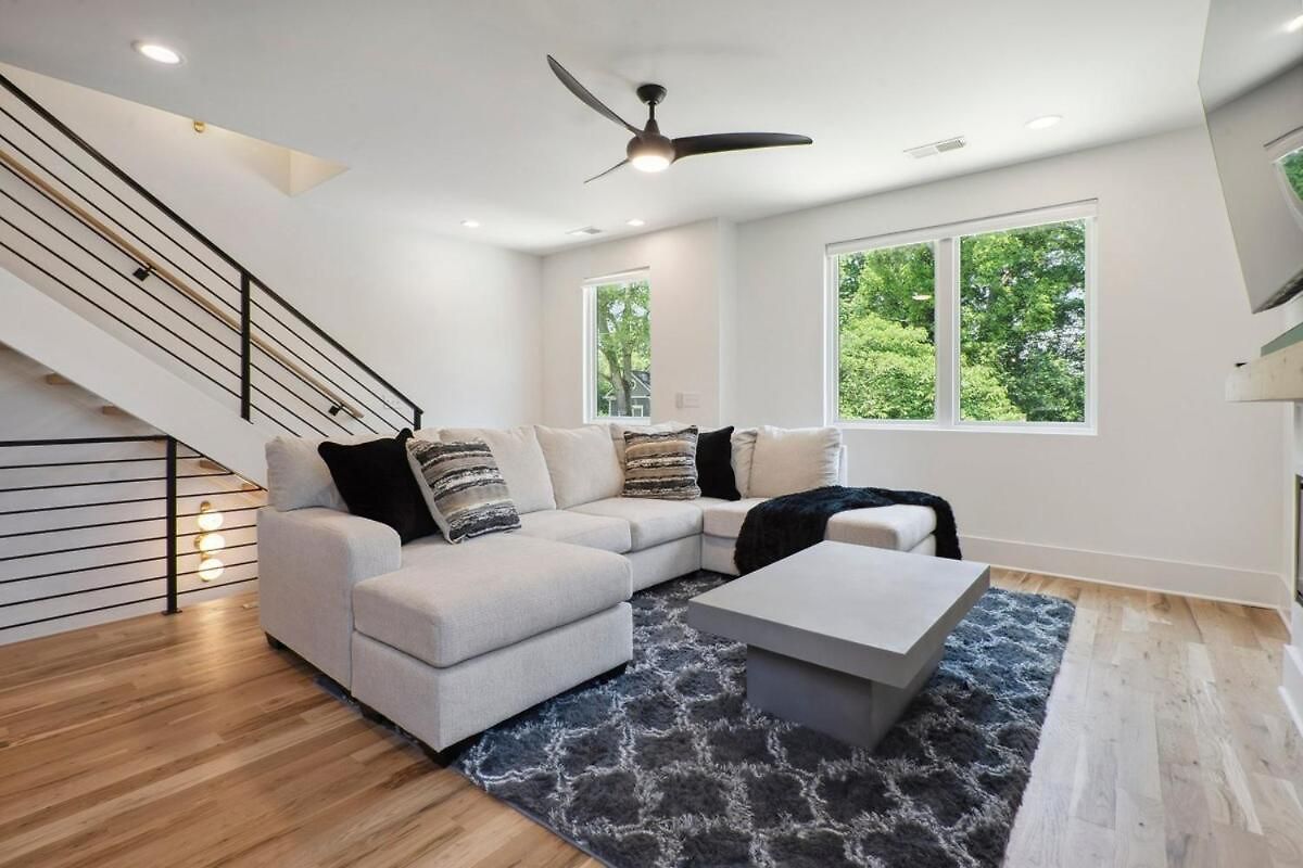 Luxury Build - King Beds - Minutes To Uptown Holiday home