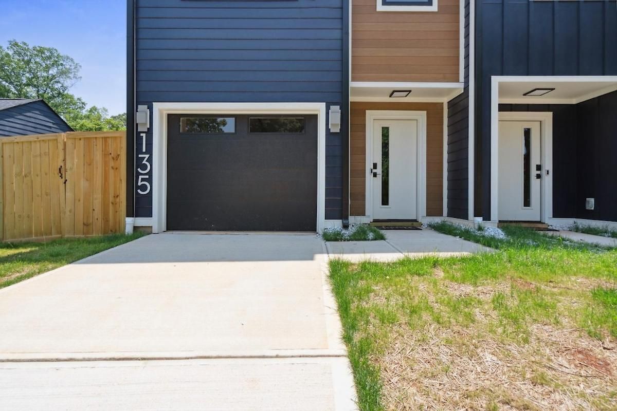 Luxury Build - King Beds - Minutes To Uptown Holiday home