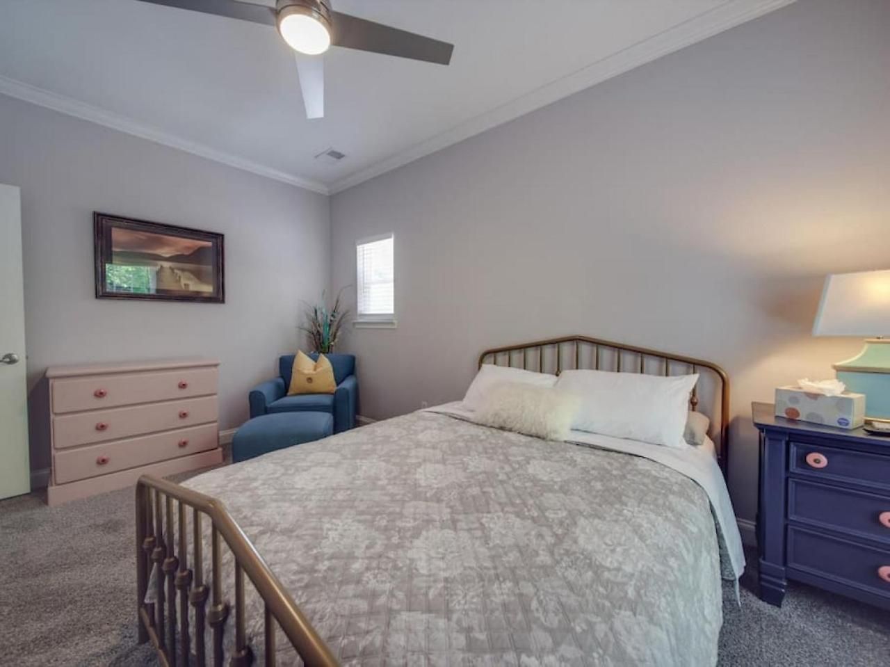 Getaway Near Center Centrally Located In Clt Holiday home