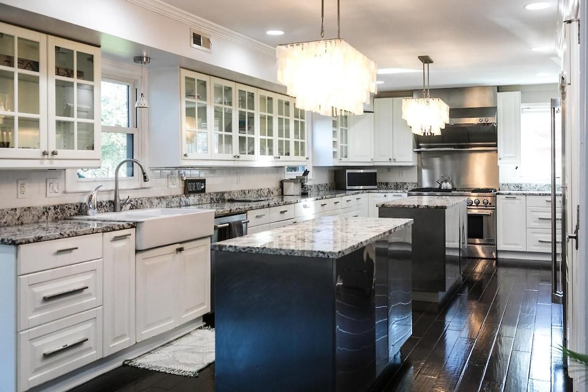 Cozy With Pool Chefs Kitchen In Prime Area Holiday home