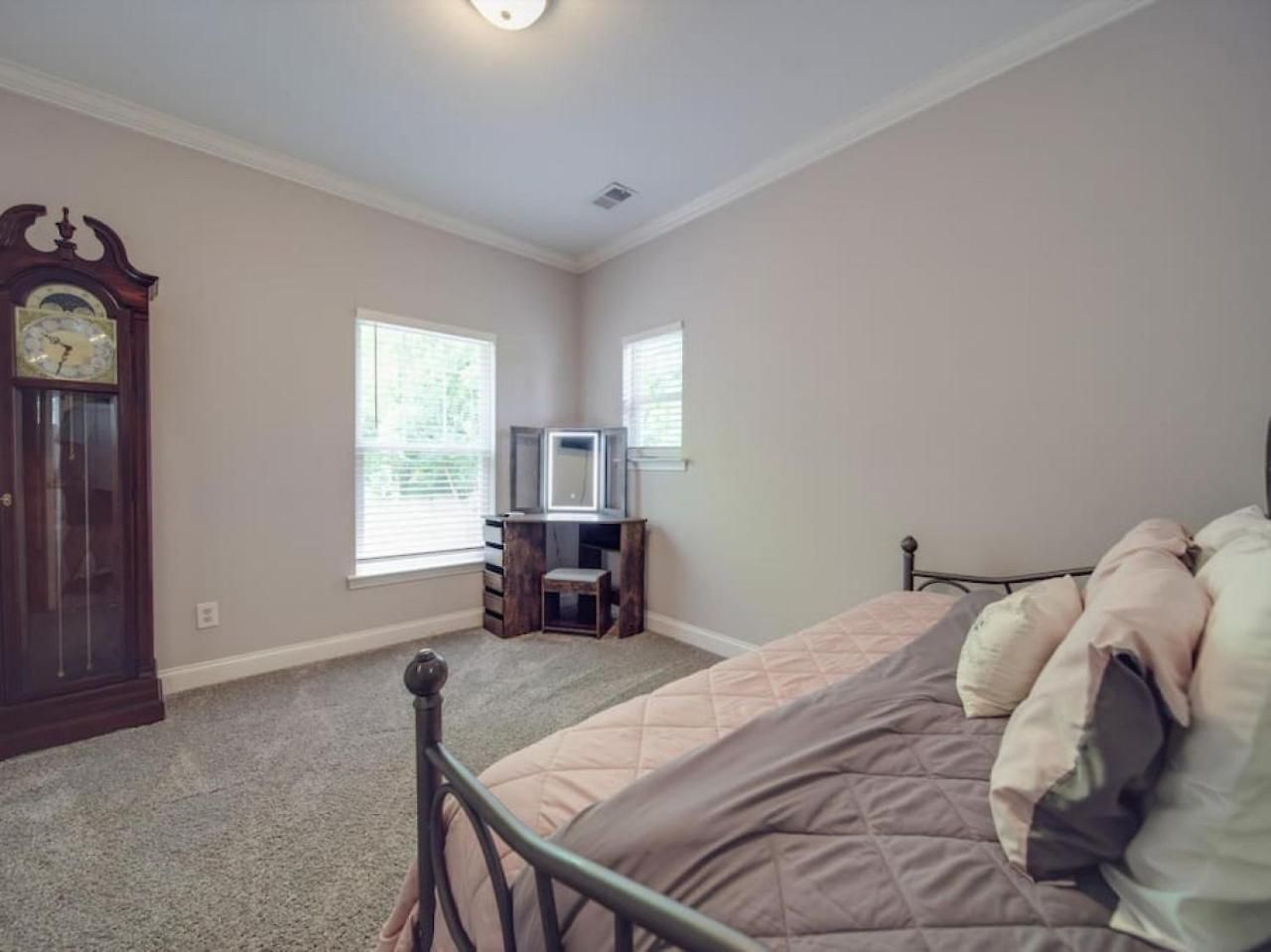 Getaway Near Center Centrally Located In Clt Holiday home *